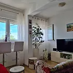 Lada Apartman *
