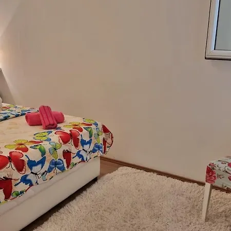 Lada Apartman Jesenice (Split-Dalmatia)