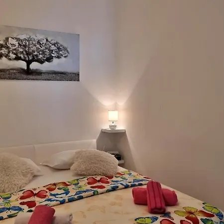 Lada Apartman Jesenice (Split-Dalmatia)
