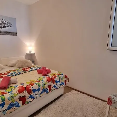 Lada Apartman