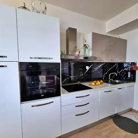 Lada Apartman